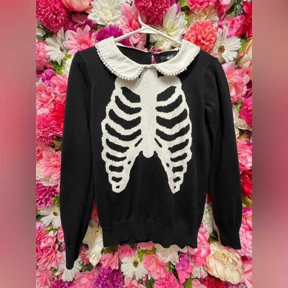 Iron Fist skeleton sweater-woman’s medium (perfect for a Wednesday Adam’s look)! - Picture 1 of 4
